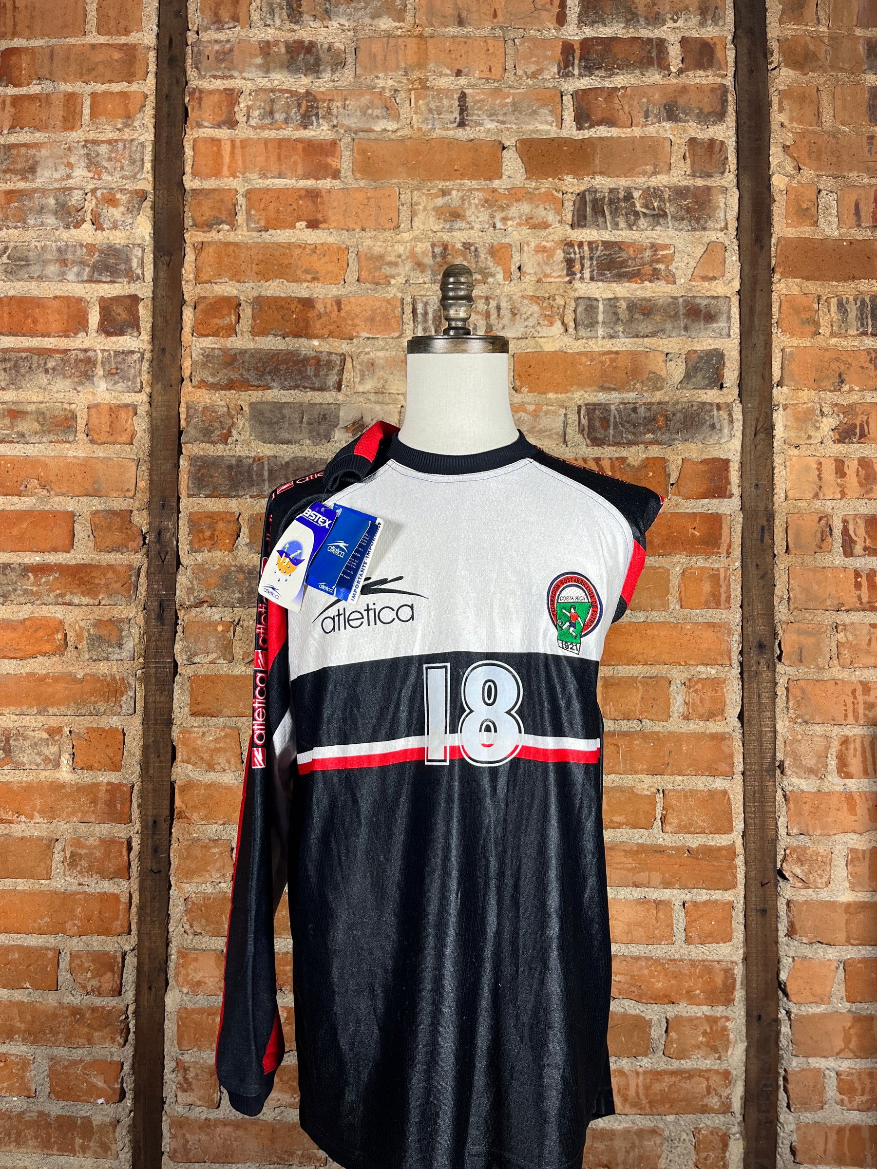 Costa Rica #18 A. Mesén L/S – Goalkeeper – L – 2000 – (7/10)