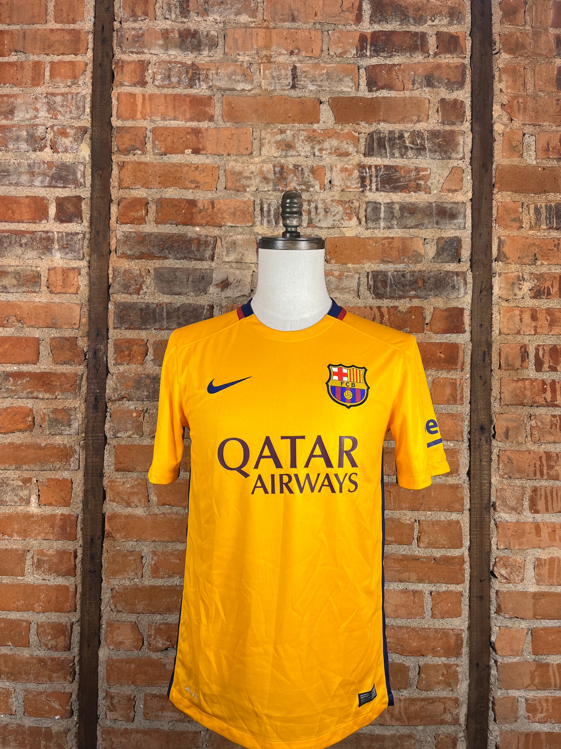 FC Barcelona – Away Kit – S – 2015-16 – (7/10)