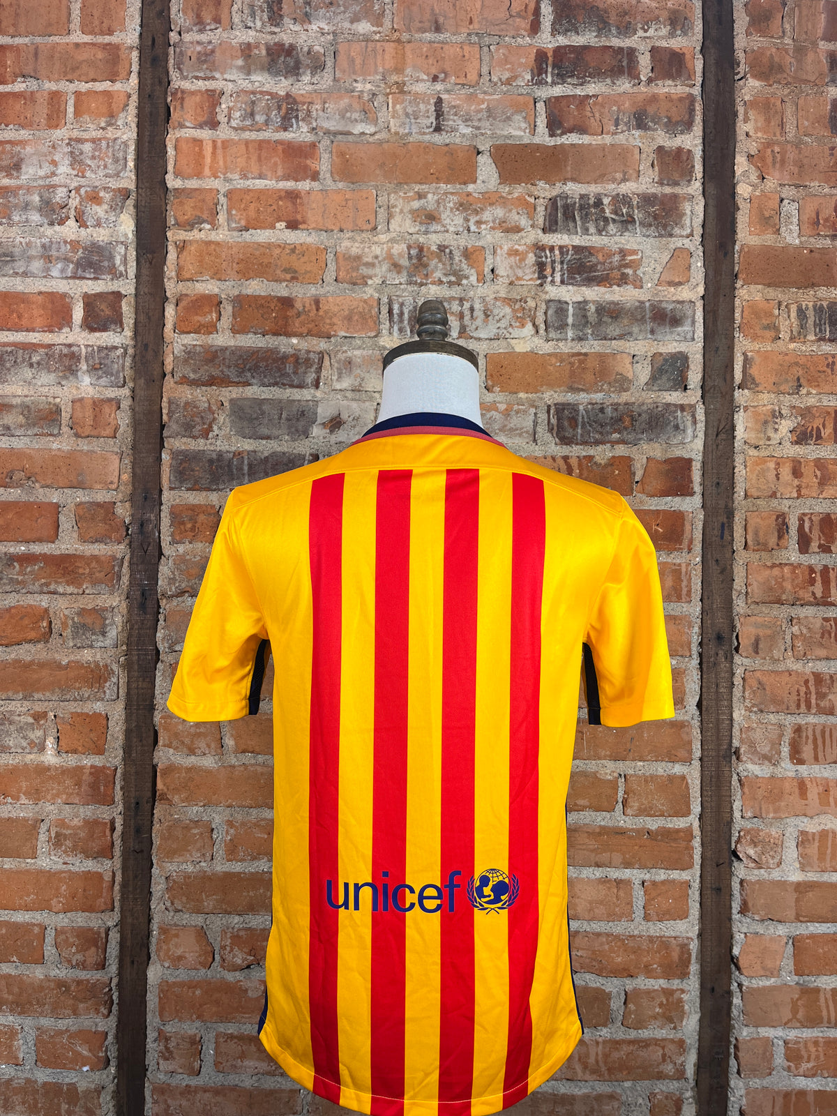 FC Barcelona – Away Kit – S – 2015-16 – (7/10)