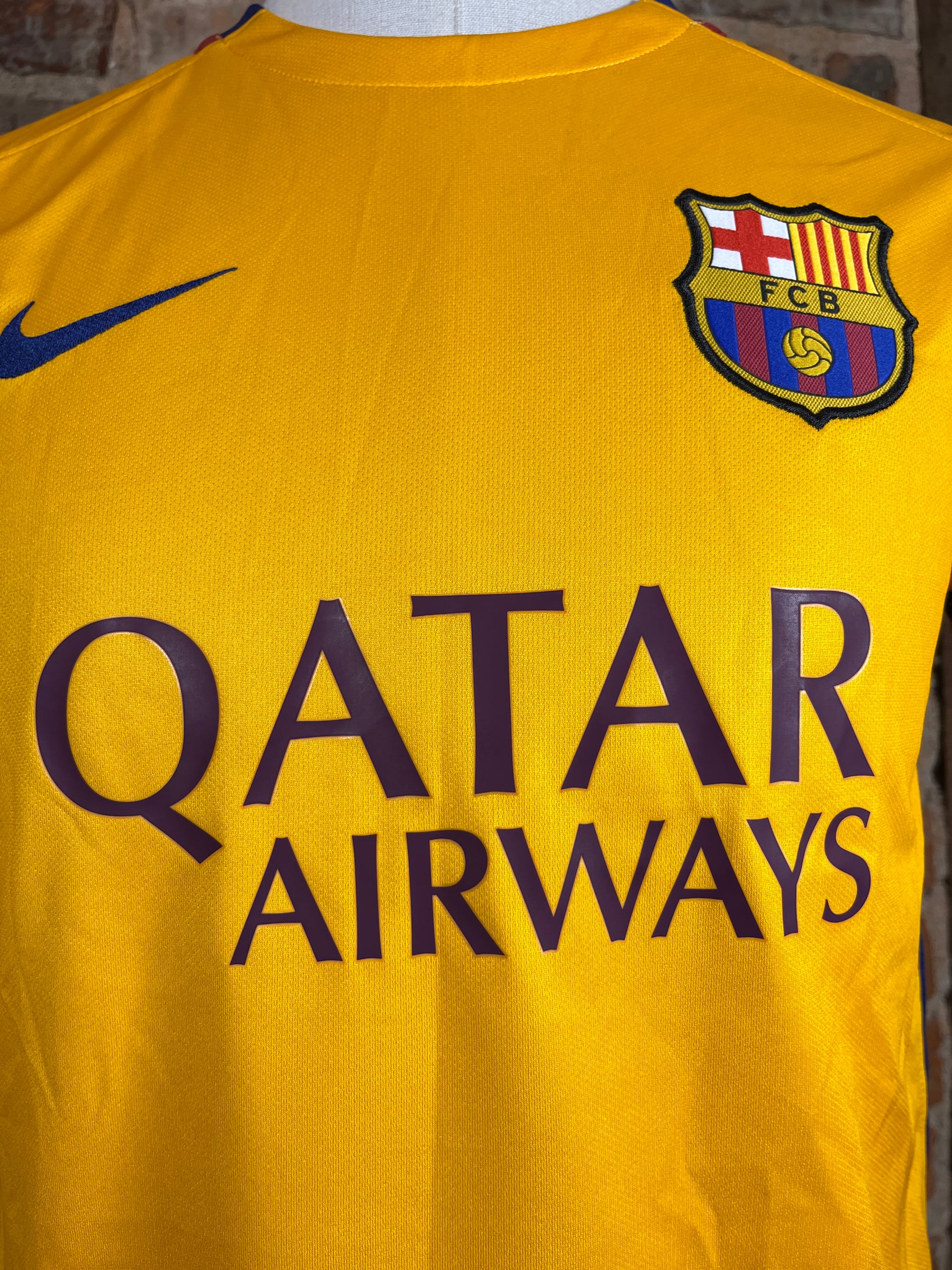FC Barcelona – Away Kit – S – 2015-16 – (7/10)