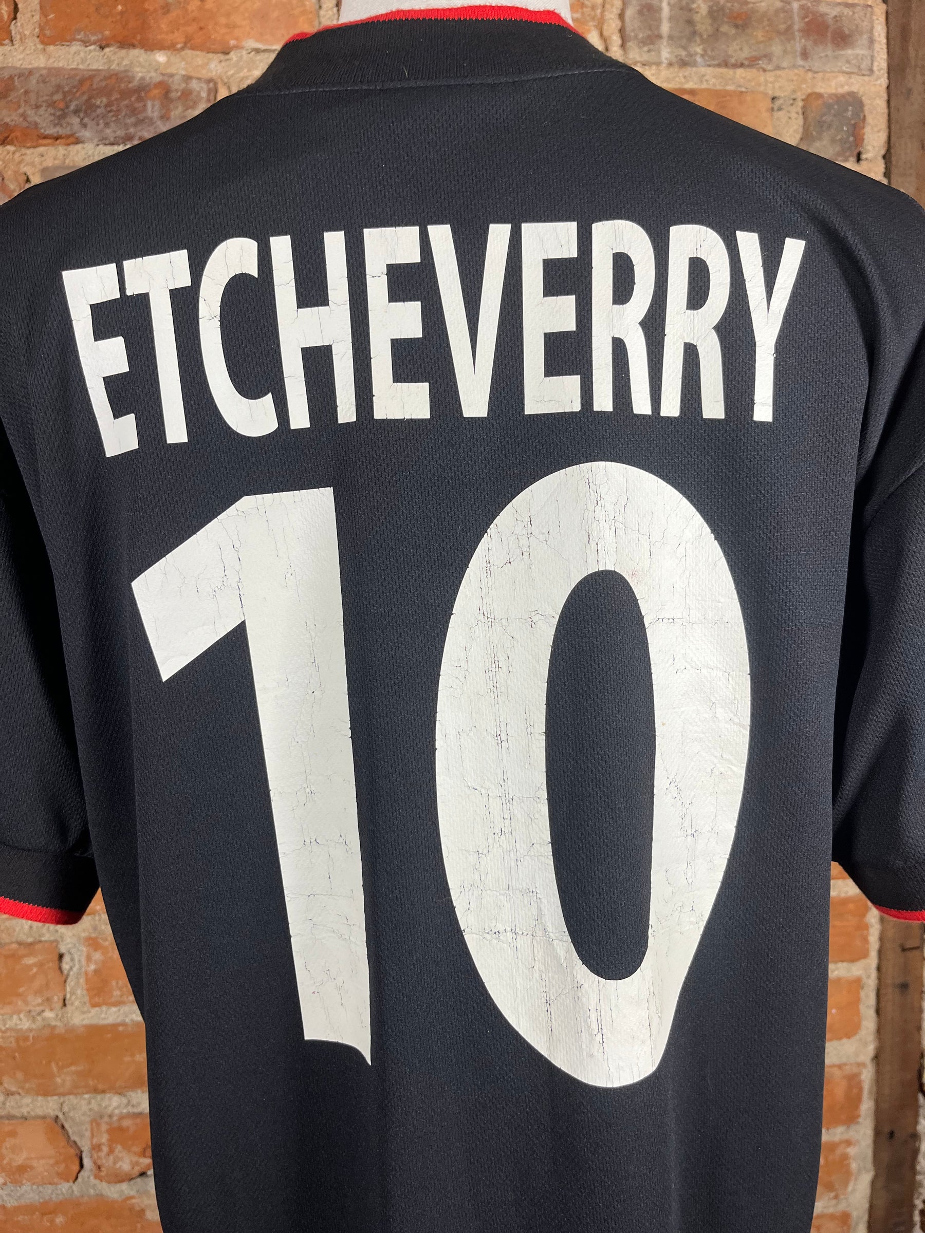 D.C. United Etcheverry #10 – Home – 2000 – L – (8/10)