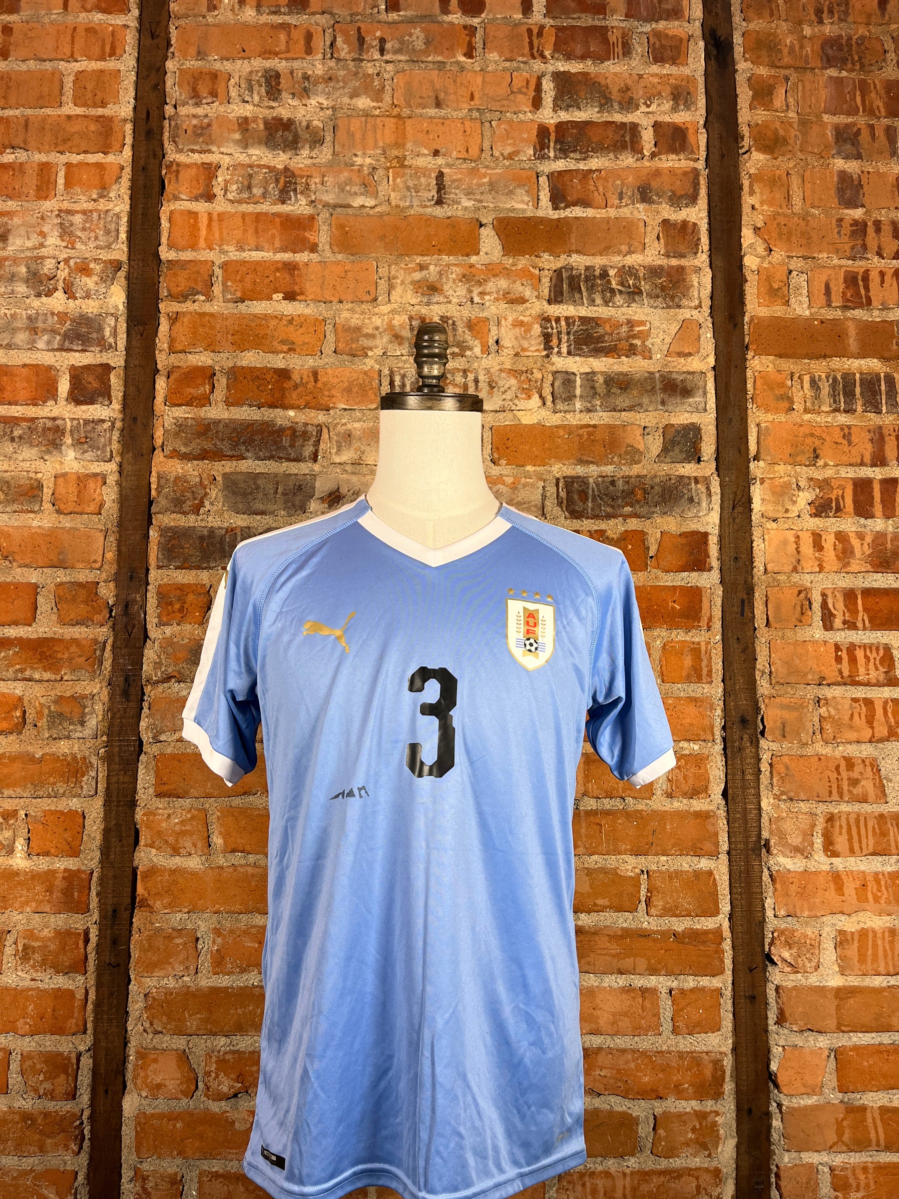 Uruguay D. Godín #3 Match Worn/Issue – Home – 2021 – M – (7/10)