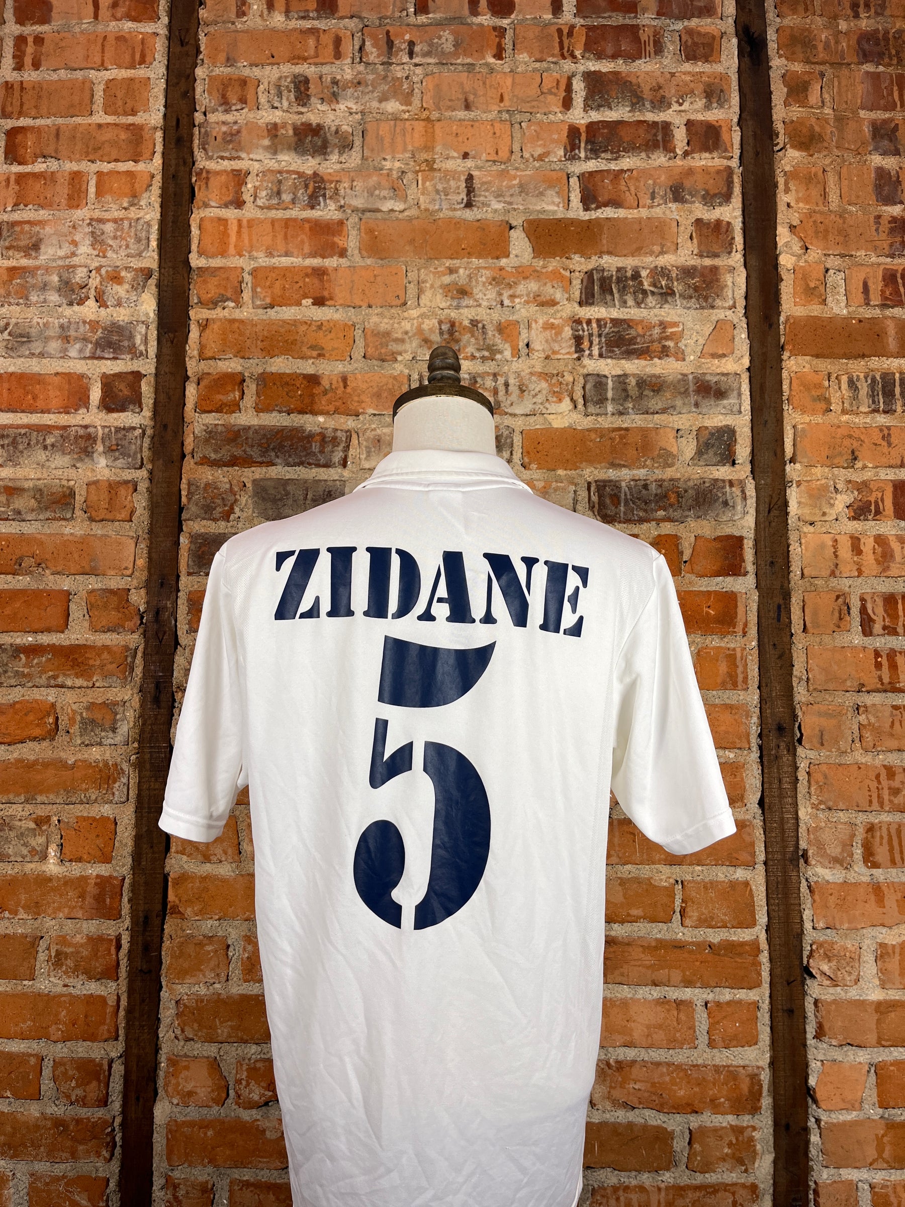 Real Madrid Zidane #5 – Home – 2003 – L – (7/10)