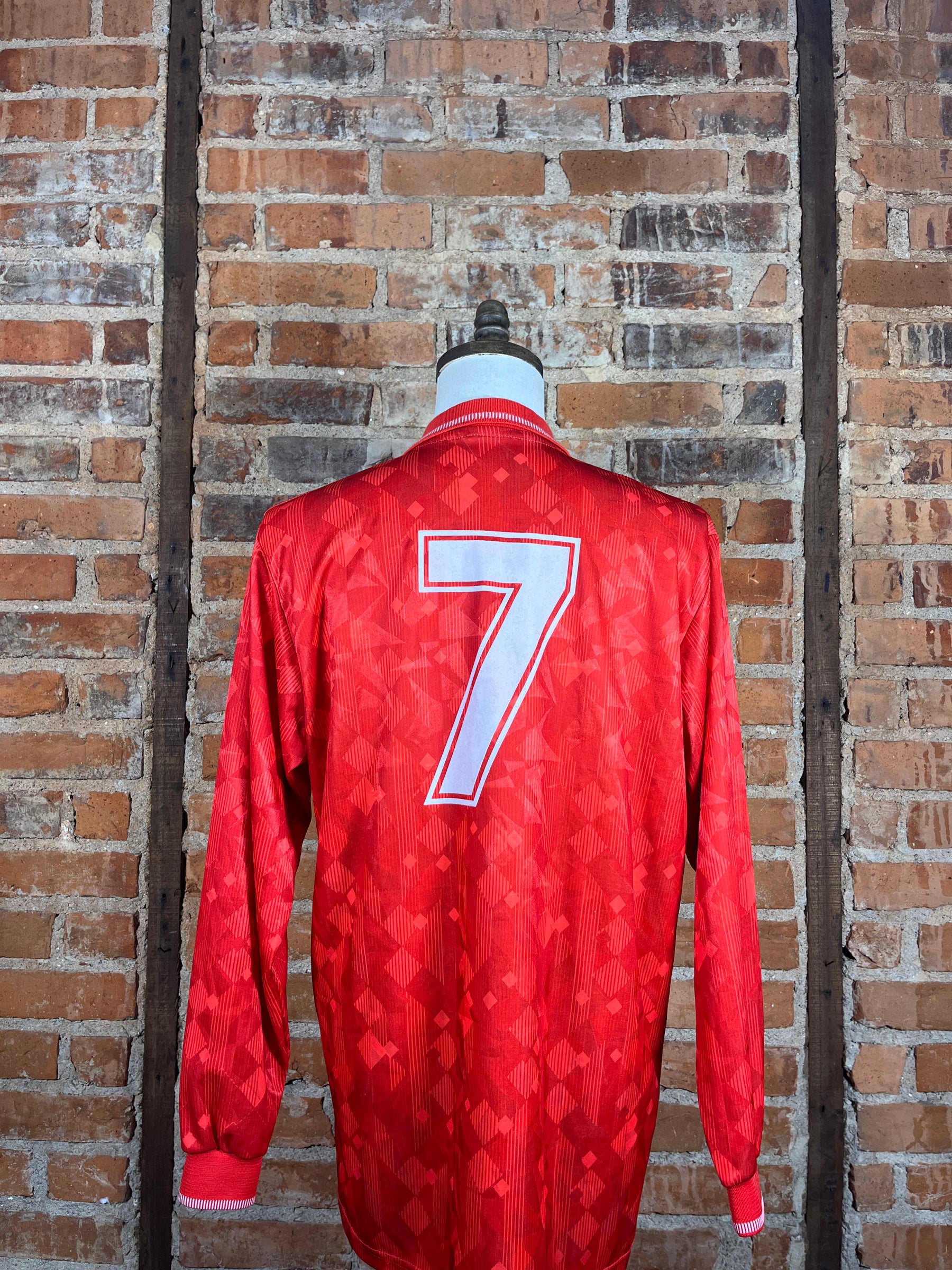 Hungary #7 L/S Match Worn/Issue – Home – 1993 – L – (8/10)