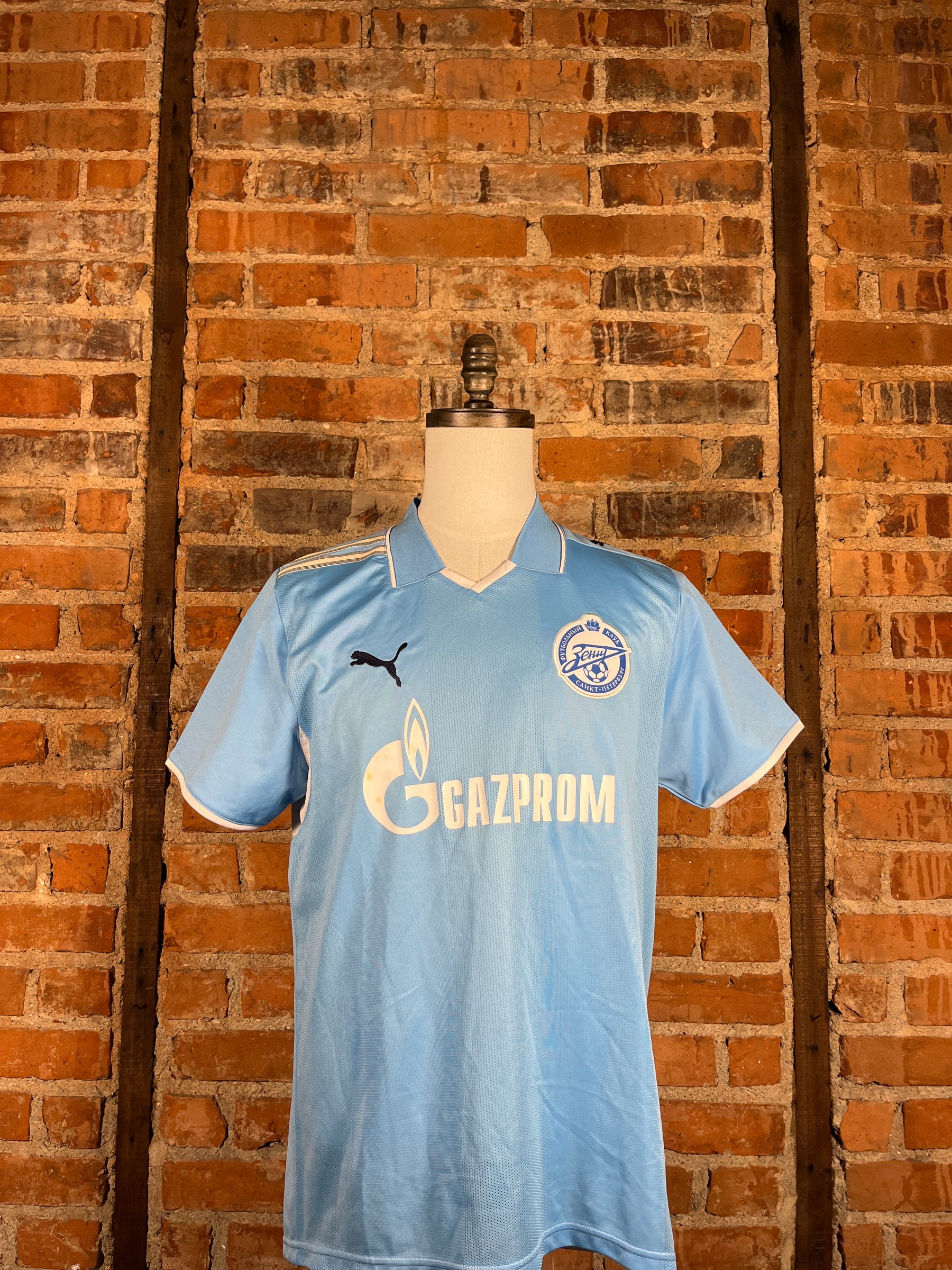 FC Zenit Aleksandr Anyukov #2 Match Worn/Issue – Home – 2008 – L – (7/10)