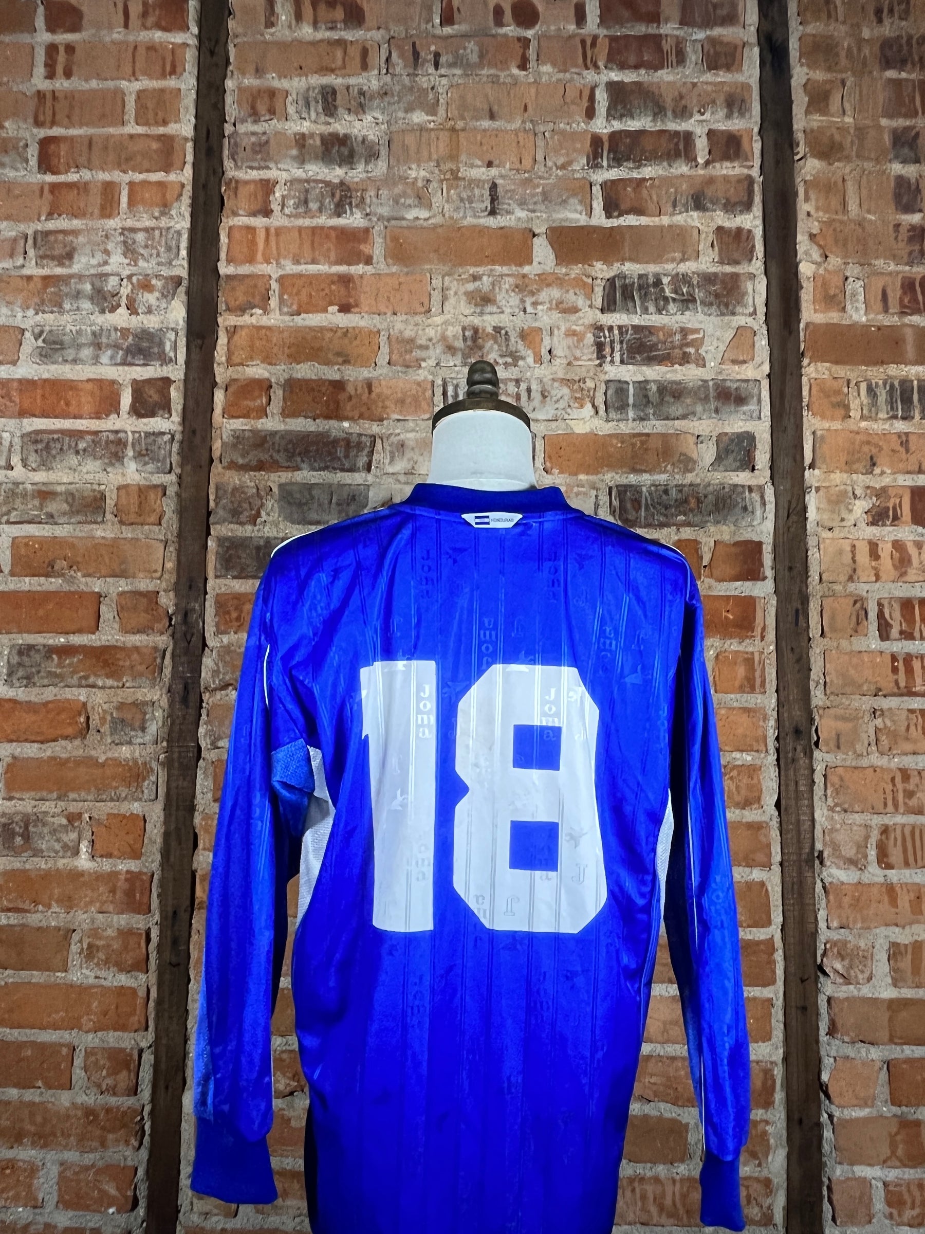 Honduras #18 Match Worn/Issue – Away – 2001 – L – (7/10)