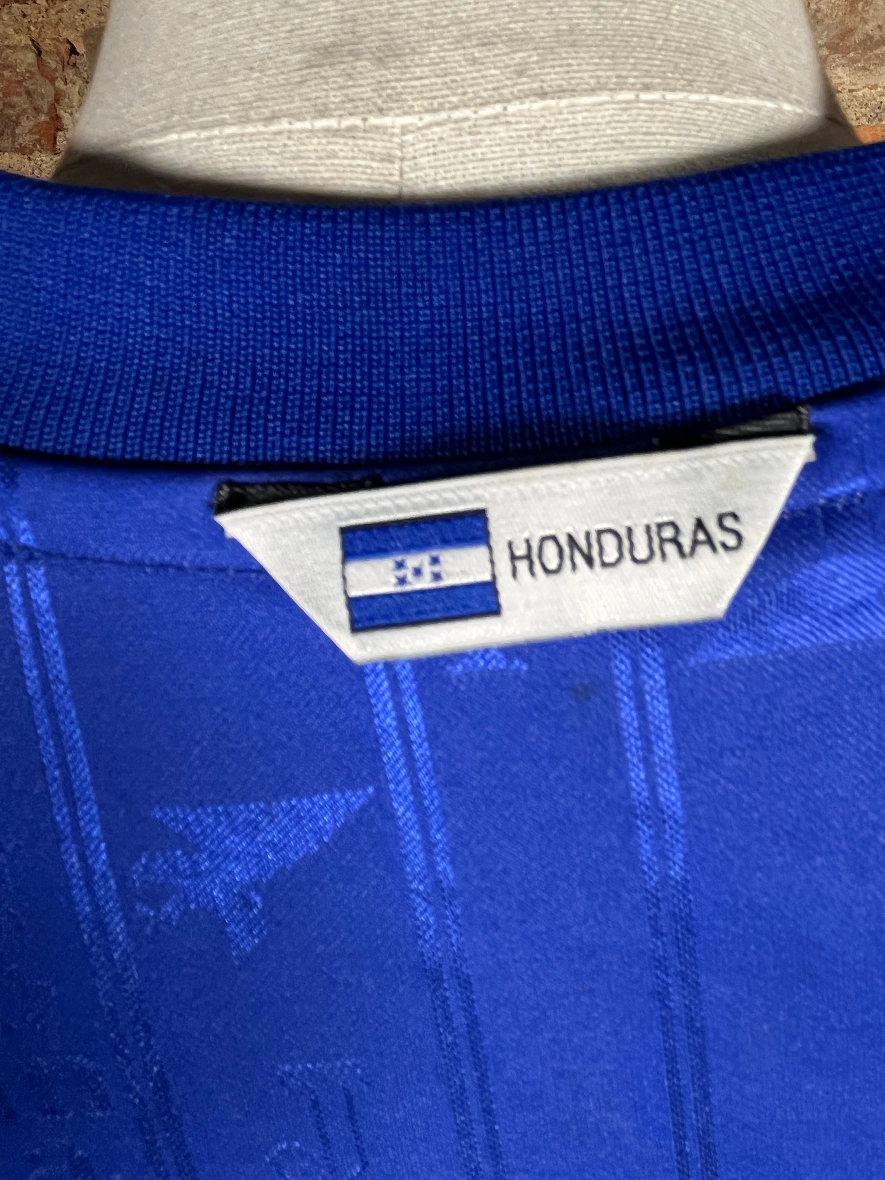 Honduras #18 Match Worn/Issue – Away – 2001 – L – (7/10)