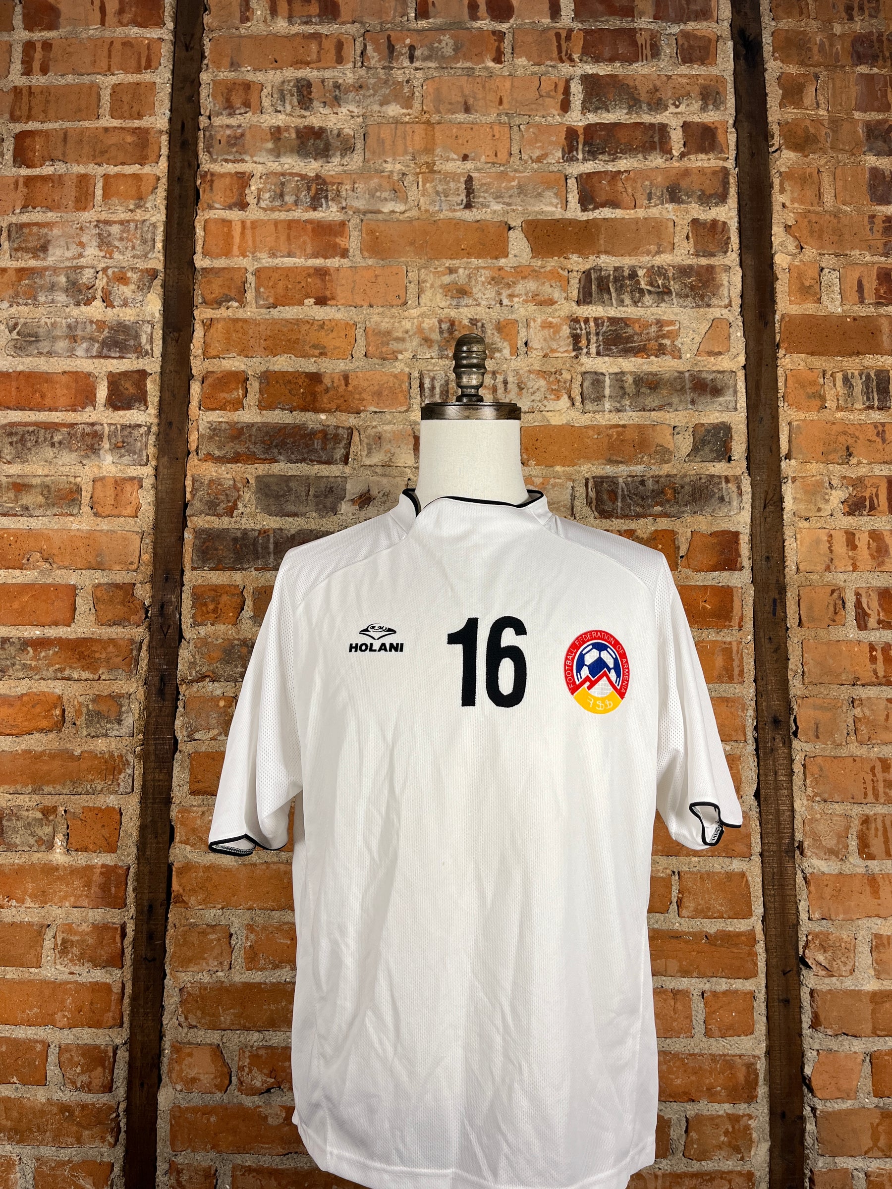 Armenia #16 Match Worn/Issue – Away – L – 2002 – (8/10)