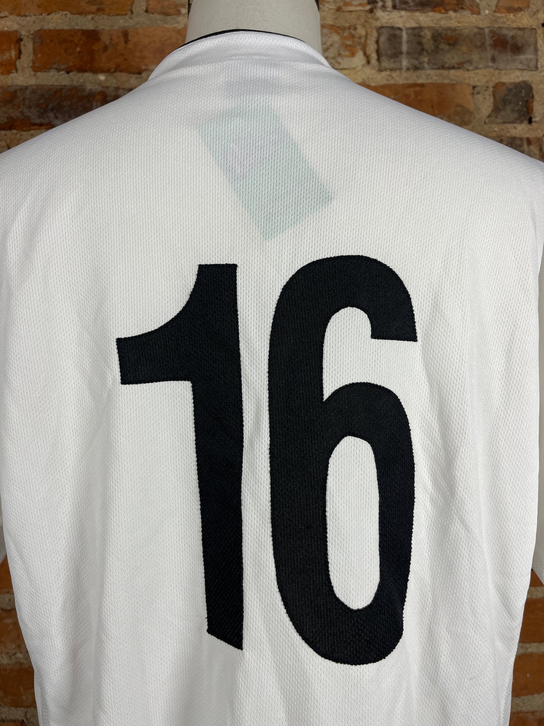 Armenia #16 Match Worn/Issue – Away – L – 2002 – (8/10)