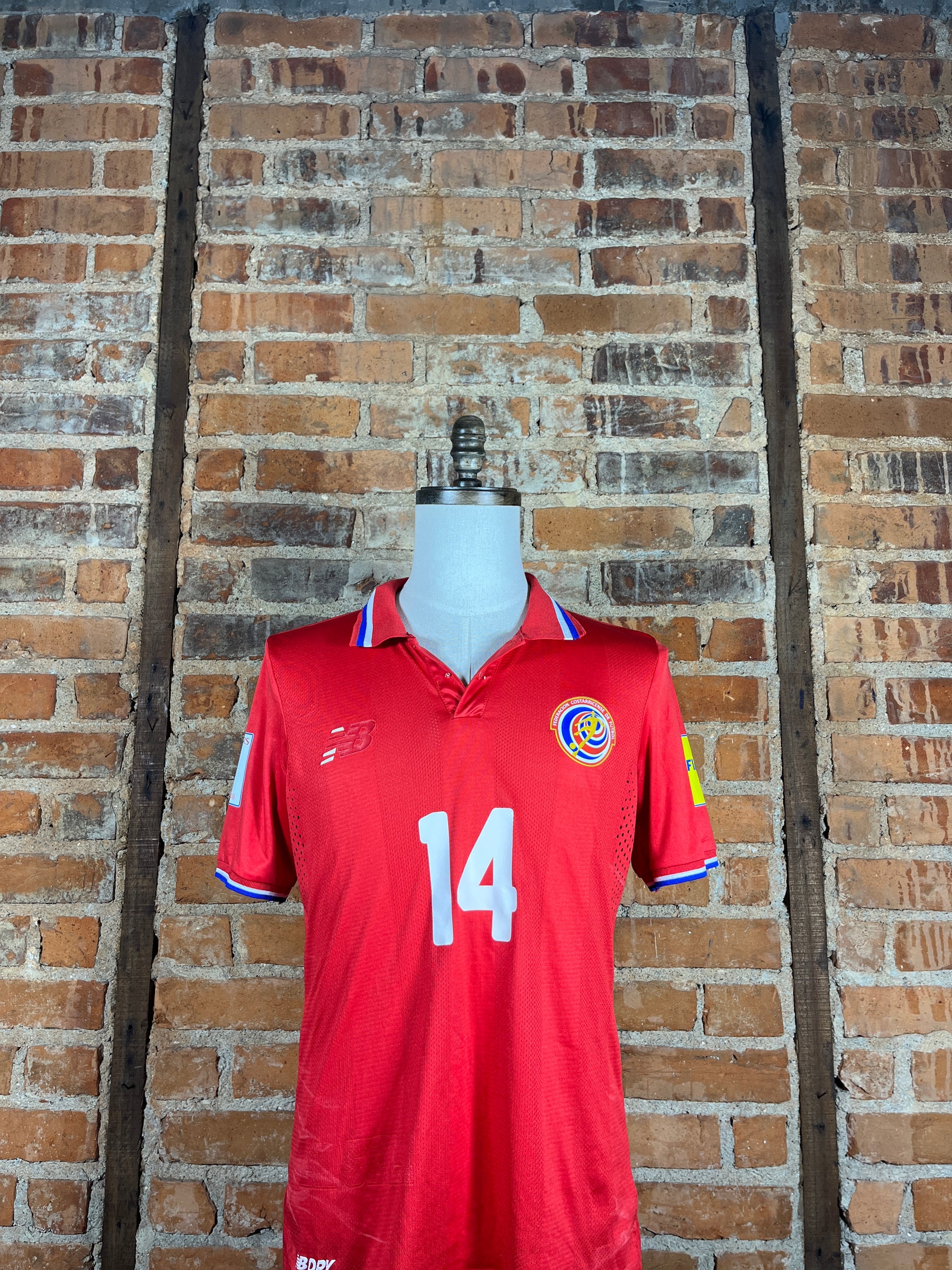 Costa Rica #14 R. Azofeifa Match Worn/Issue – Home – M – 2015 – (7/10)