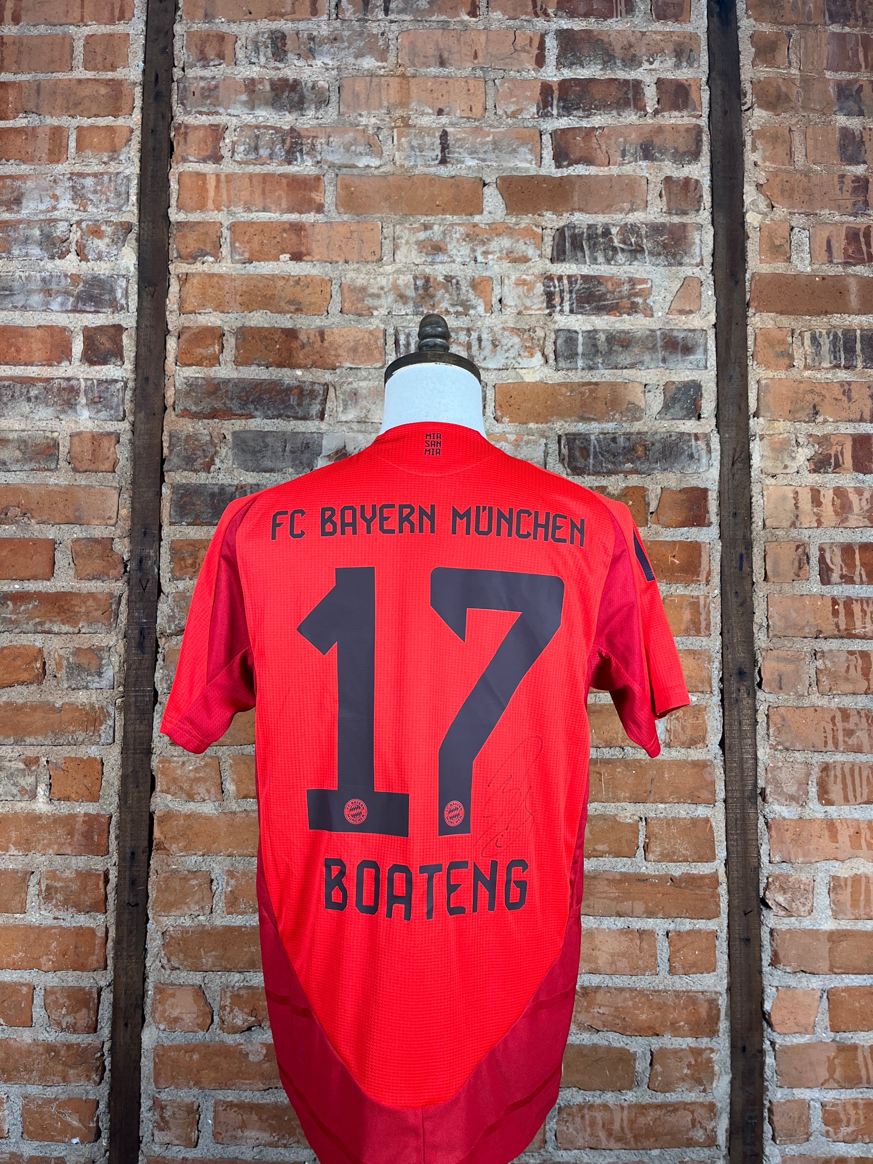 FC Bayern Munich #17 Boateng Signed – Home – 7/M – 2024 – (9/10)