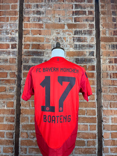 FC Bayern Munich #17 Boateng Signed – Home – 7/M – 2024 – (9/10)
