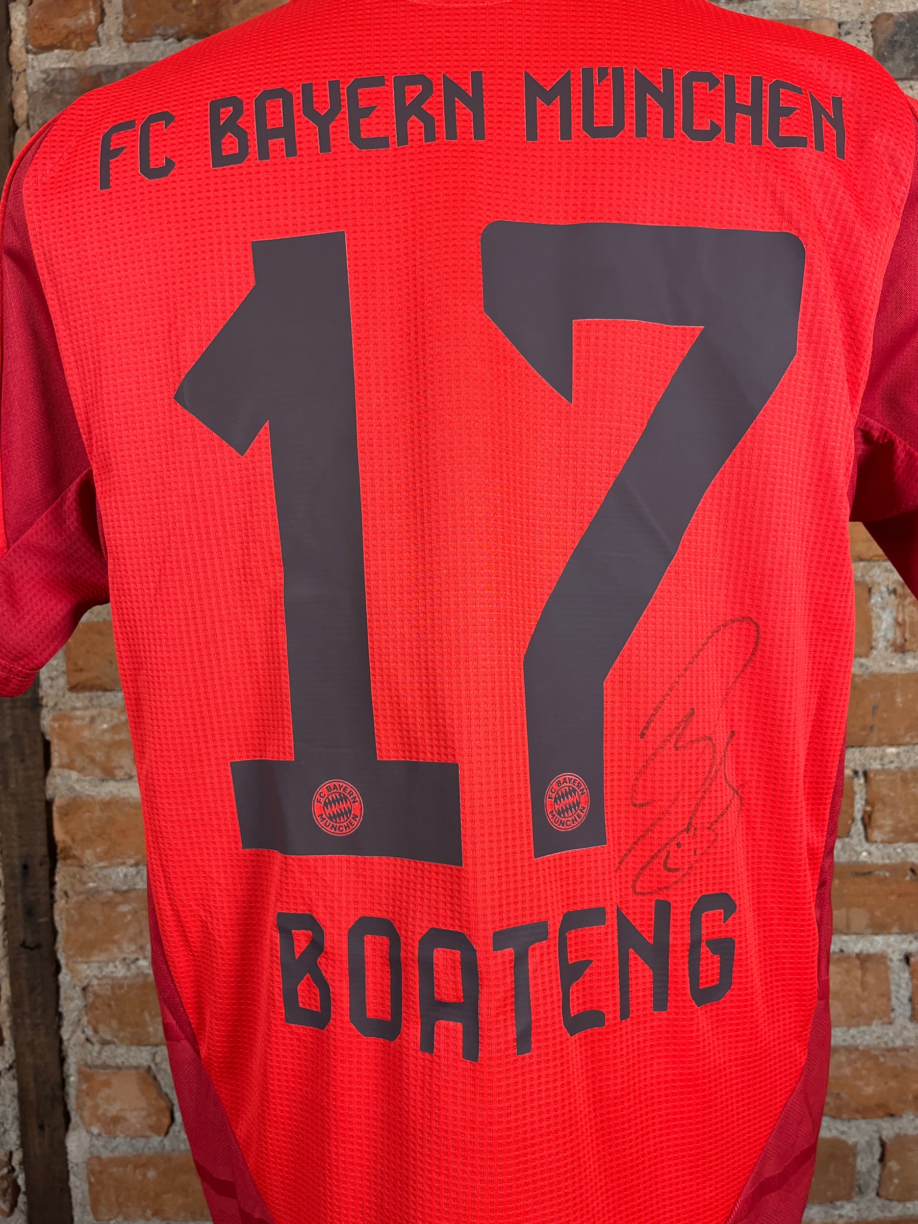 FC Bayern Munich #17 Boateng Signed – Home – 7/M – 2024 – (9/10)