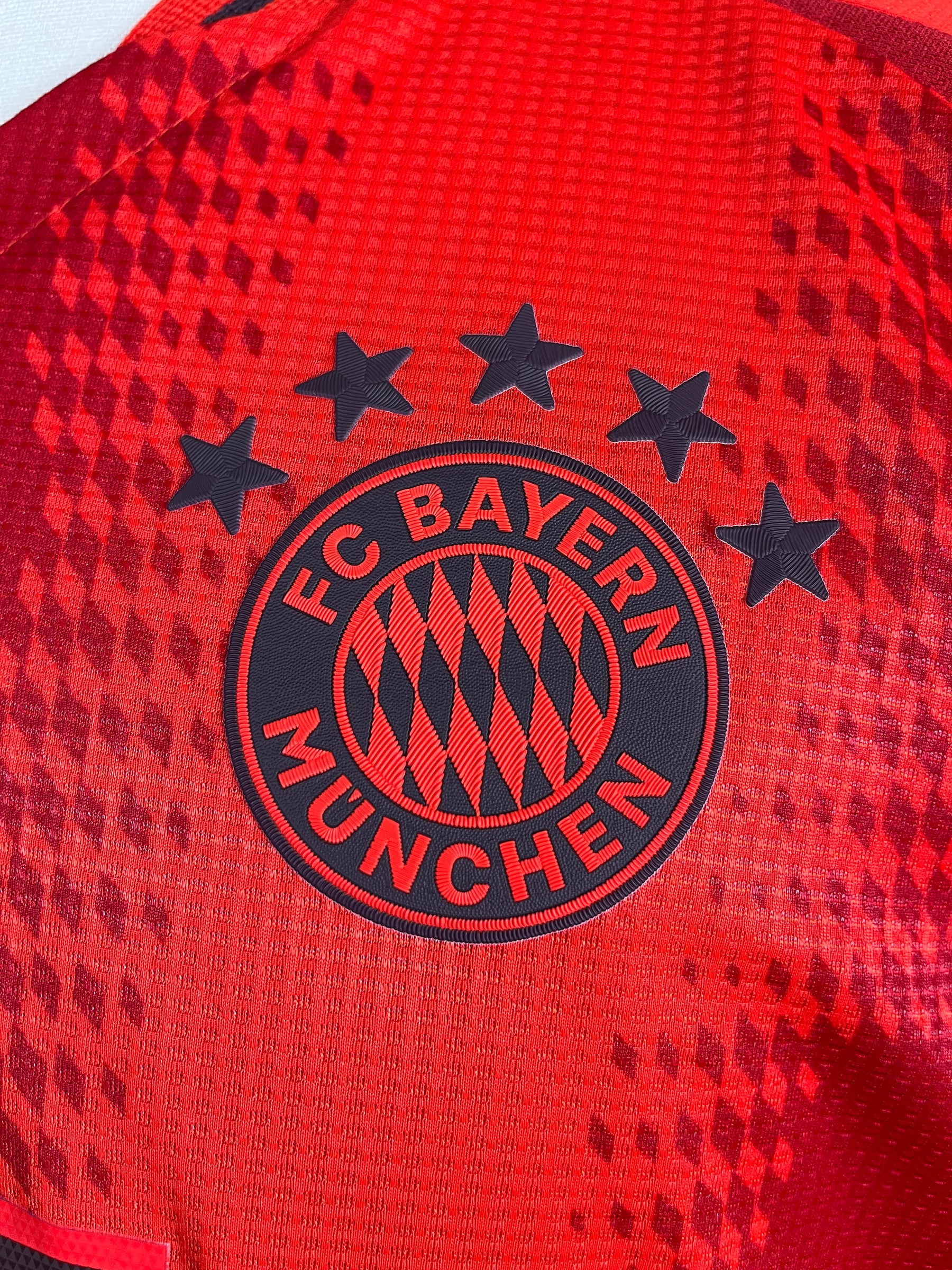 FC Bayern Munich #17 Boateng Signed – Home – 7/M – 2024 – (9/10)