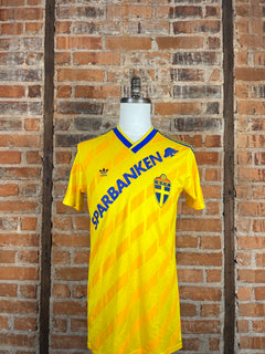 Sweden #11 Match Worn/Issue – Home – L – 1989 – (6/10)