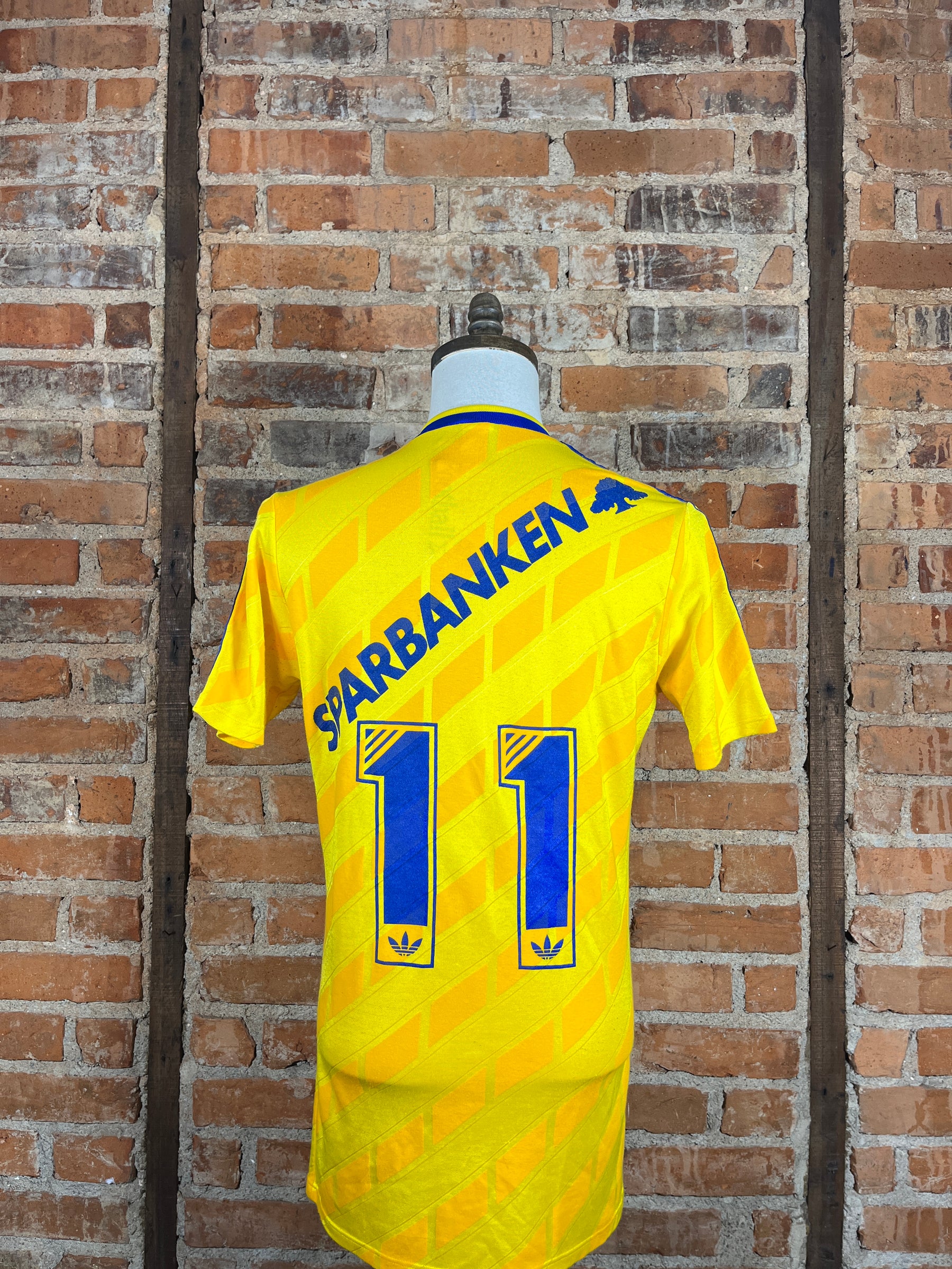 Sweden #11 Match Worn/Issue – Home – L – 1989 – (6/10)