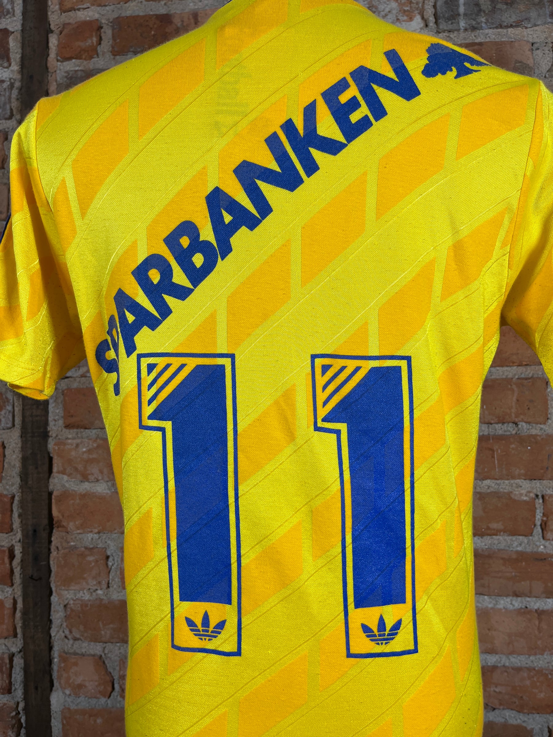 Sweden #11 Match Worn/Issue – Home – L – 1989 – (6/10)
