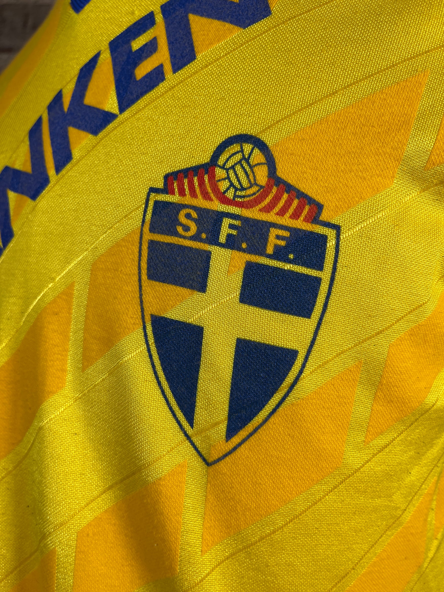 Sweden #11 Match Worn/Issue – Home – L – 1989 – (6/10)