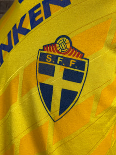Sweden #11 Match Worn/Issue – Home – L – 1989 – (6/10)